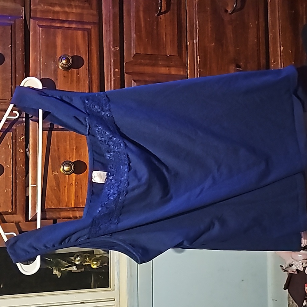 !!.            Ladies 2X Top